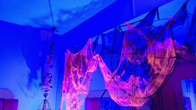 Snapshot of SabrinaV_ chatting on 10/14/25, 11:33 SabrinaV online show from 10/14/25, 11:33