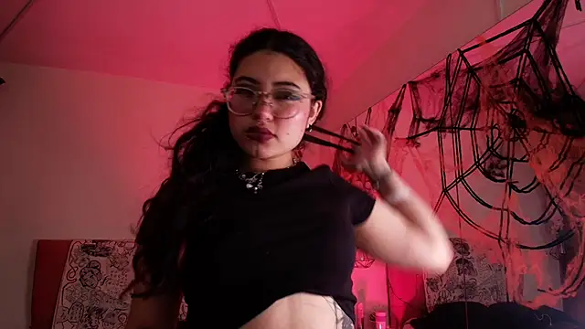 Snapshot of SabrinaV_ chatting on 10/22/25, 11:32 SabrinaV online show from 10/22/25, 11:32