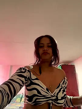 Snapshot of cata_bloom chatting on 10/11/25, 12:47 cata bloom online show from 10/11/25, 12:47