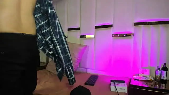 Snapshot of ANLLELOAndANGELA chatting on 10/26/25, 06:03 ANLLELOAndANGELA online show from 10/26/25, 06:03