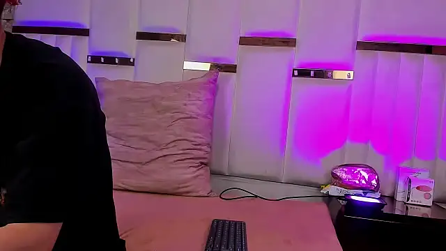 Snapshot of ANLLELOAndANGELA chatting on 11/15/25, 04:36 ANLLELOAndANGELA online show from 11/15/25, 04:36