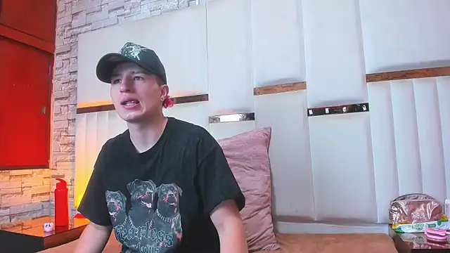 Snapshot of ANLLELOAndANGELA chatting on 12/15/25, 04:55 ANLLELOAndANGELA online show from 12/15/25, 04:55