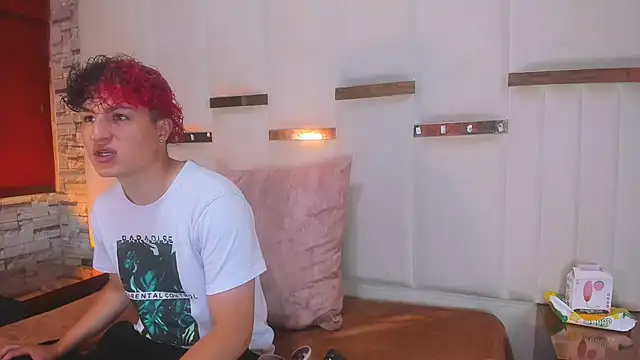 Snapshot of ANLLELOAndANGELA chatting on 12/16/25, 04:01 ANLLELOAndANGELA online show from 12/16/25, 04:01