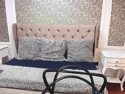 ivet hall online show from 10/14/25, 11:49