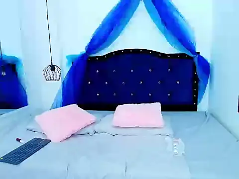 Snapshot of Selenegomezz chatting on 11/14/25, 08:40 Selenegomezz online show from 11/14/25, 08:40