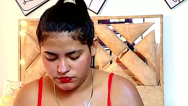 Snapshot of Selenegomezz chatting on 11/16/25, 09:20 Selenegomezz online show from 11/16/25, 09:20