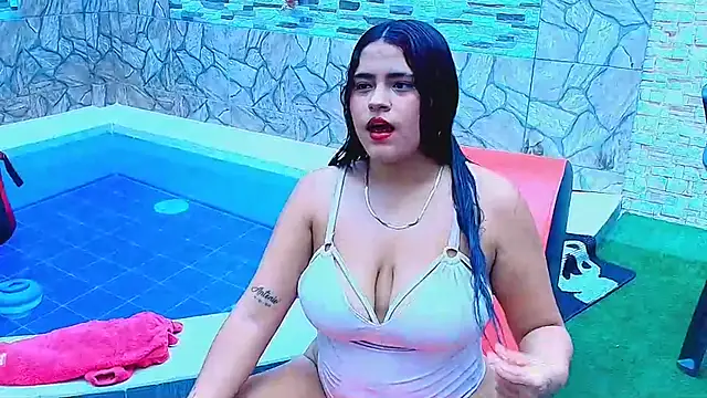 Snapshot of Selenegomezz chatting on 12/05/25, 07:21 Selenegomezz online show from 12/05/25, 07:21