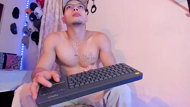 Snapshot of Matt_your_master_ chatting on 10/04/25, 11:41 Matt your master online show from 10/04/25, 11:41