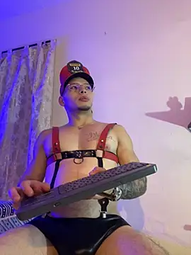 Snapshot of Matt_your_master_ chatting on 10/31/25, 11:11 Matt your master online show from 10/31/25, 11:11