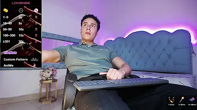 Snapshot of Andrew_Thomas_ chatting on 11/05/25, 01:27 Andrew Thomas online show from 11/05/25, 01:27