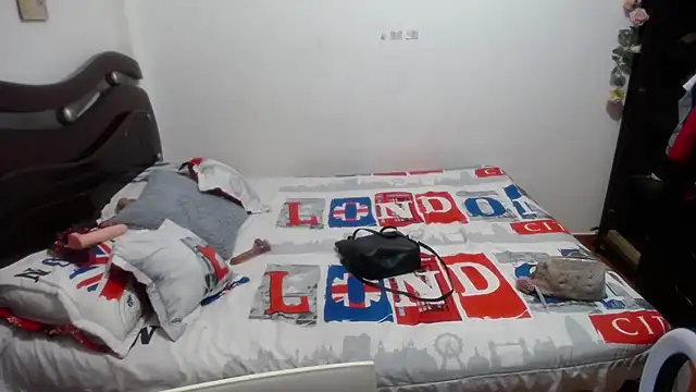 Snapshot of Tachy- chatting on 10/24/25, 07:21 Tachy- online show from 10/24/25, 07:21