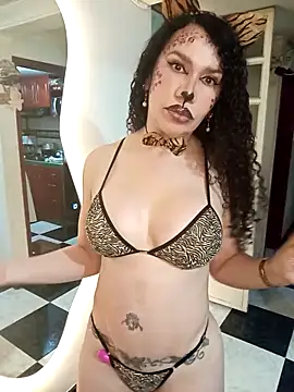 Snapshot of Lina_444 chatting on 10/31/25, 10:33 Lina 444 online show from 10/31/25, 10:33