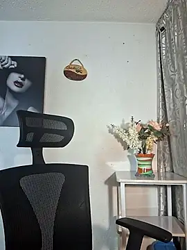 Snapshot of Lina_444 chatting on 12/15/25, 12:15 Lina 444 online show from 12/15/25, 12:15