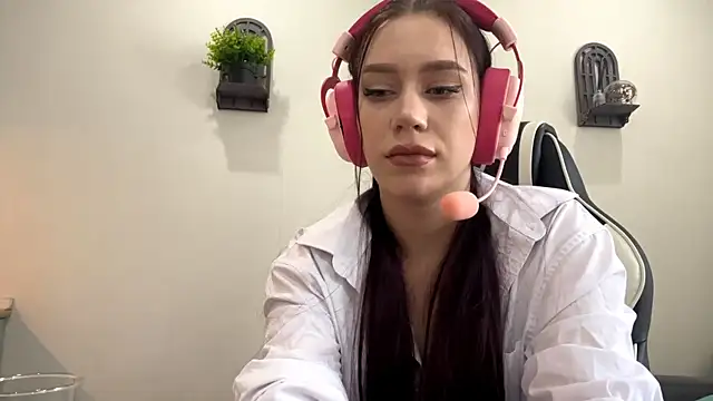 AdrianaRudin online show from 09/19/25, 06:26