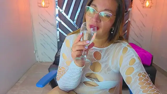 MaylinRosse  online show from 06/18/26, 06:45