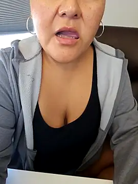 Snapshot of sw33th3art chatting on 09/25/25, 08:12 sw33th3art online show from 09/25/25, 08:12