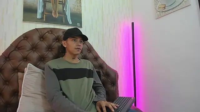 noah blake0 online show from 09/18/25, 02:13