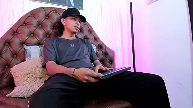 noah blake0 online show from 10/22/25, 02:45