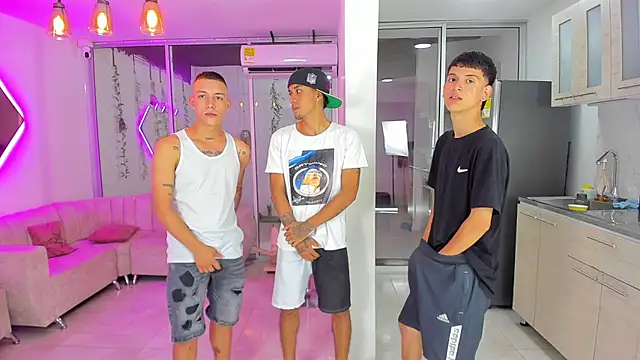 Snapshot of Houseofwarrios chatting on 09/21/25, 05:20 Houseofwarrios online show from 09/21/25, 05:20