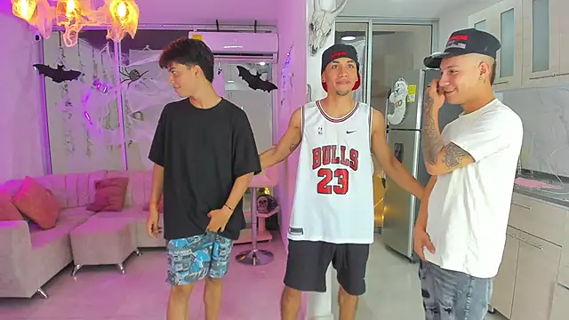 Snapshot of Houseofwarrios chatting on 09/24/25, 05:55 Houseofwarrios online show from 09/24/25, 05:55