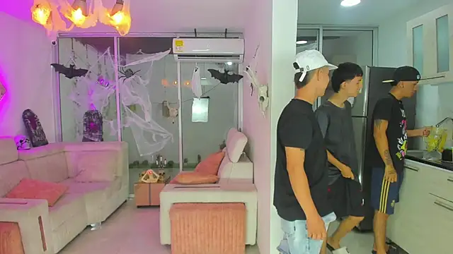 Snapshot of Houseofwarrios chatting on 10/04/25, 06:11 Houseofwarrios online show from 10/04/25, 06:11