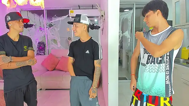 Snapshot of Houseofwarrios chatting on 10/15/25, 05:18 Houseofwarrios online show from 10/15/25, 05:18