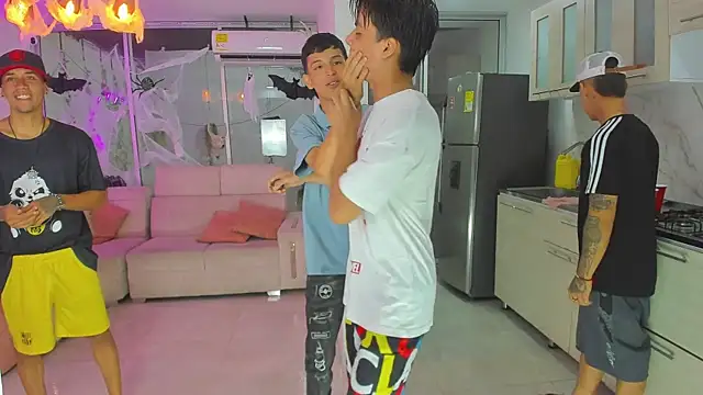 Snapshot of Houseofwarrios chatting on 10/16/25, 05:19 Houseofwarrios online show from 10/16/25, 05:19