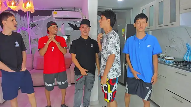 Snapshot of Houseofwarrios chatting on 10/21/25, 05:19 Houseofwarrios online show from 10/21/25, 05:19