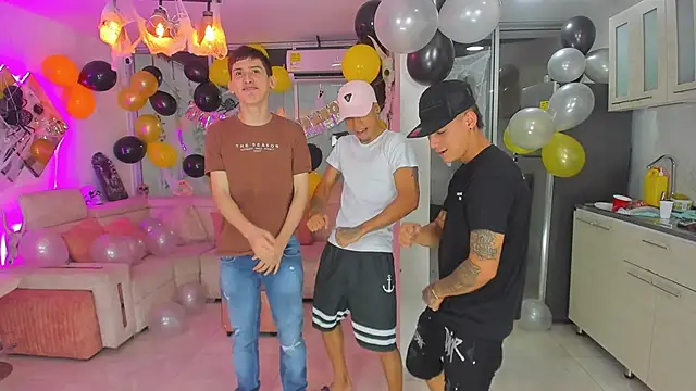 Snapshot of Houseofwarrios chatting on 10/23/25, 04:23 Houseofwarrios online show from 10/23/25, 04:23