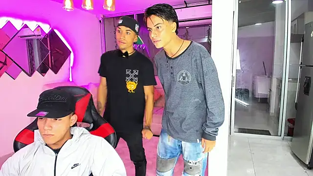 Snapshot of Houseofwarrios chatting on 11/22/25, 05:28 Houseofwarrios online show from 11/22/25, 05:28