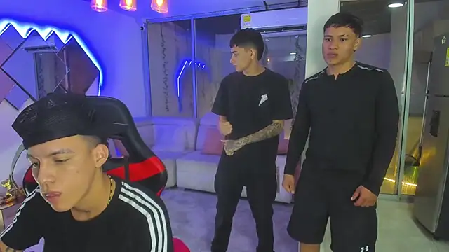 Snapshot of Houseofwarrios chatting on 12/20/25, 05:36 Houseofwarrios online show from 12/20/25, 05:36