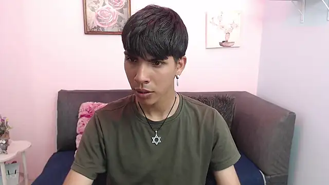 Snapshot of David_925_ chatting on 09/24/25, 04:05 David 925  online show from 09/24/25, 04:05