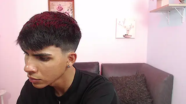 Snapshot of David_925_ chatting on 10/09/25, 04:21 David 925  online show from 10/09/25, 04:21