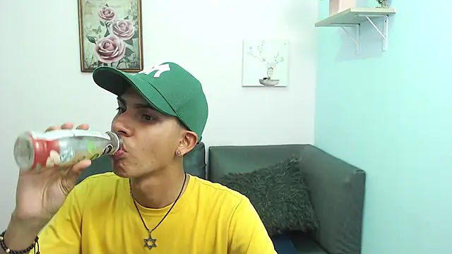 Snapshot of David_925_ chatting on 10/11/25, 03:39 David 925  online show from 10/11/25, 03:39