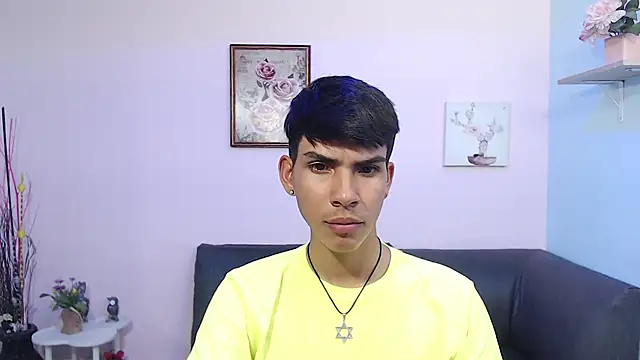 Snapshot of David_925_ chatting on 10/21/25, 04:35 David 925  online show from 10/21/25, 04:35