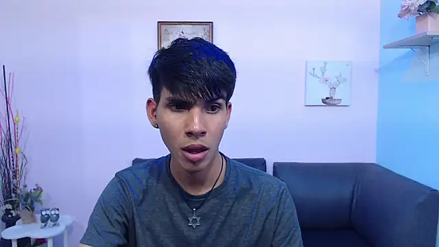 Snapshot of David_925_ chatting on 10/26/25, 04:18 David 925  online show from 10/26/25, 04:18