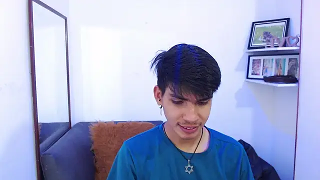 Snapshot of David_925_ chatting on 11/04/25, 04:11 David 925  online show from 11/04/25, 04:11