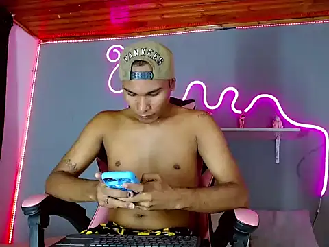 Snapshot of Imperial_lust chatting on 09/22/25, 01:51 Imperial lust online show from 09/22/25, 01:51