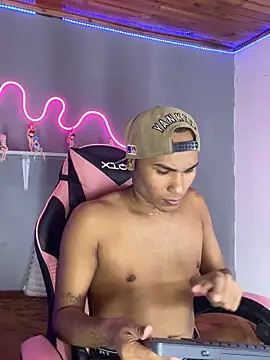 Snapshot of Imperial_lust chatting on 09/24/25, 06:28 Imperial lust online show from 09/24/25, 06:28