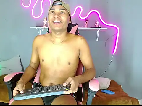 Snapshot of Imperial_lust chatting on 09/26/25, 06:39 Imperial lust online show from 09/26/25, 06:39