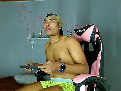 Snapshot of Imperial_lust chatting on 09/27/25, 05:01 Imperial lust online show from 09/27/25, 05:01