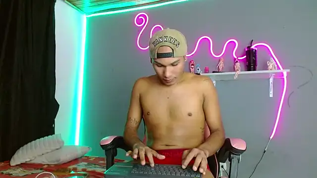 Snapshot of Imperial_lust chatting on 10/21/25, 08:59 Imperial lust online show from 10/21/25, 08:59