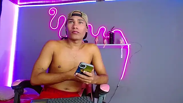 Snapshot of Imperial_lust chatting on 10/22/25, 09:36 Imperial lust online show from 10/22/25, 09:36