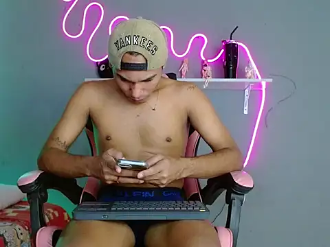 Snapshot of Imperial_lust chatting on 10/26/25, 04:40 Imperial lust online show from 10/26/25, 04:40