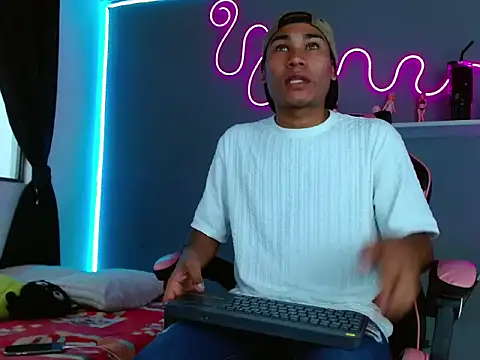 Snapshot of Imperial_lust chatting on 10/26/25, 10:25 Imperial lust online show from 10/26/25, 10:25