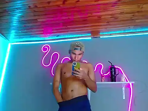 Snapshot of Imperial_lust chatting on 10/27/25, 10:30 Imperial lust online show from 10/27/25, 10:30