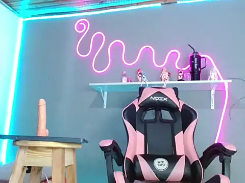 Snapshot of Imperial_lust chatting on 10/31/25, 11:28 Imperial lust online show from 10/31/25, 11:28