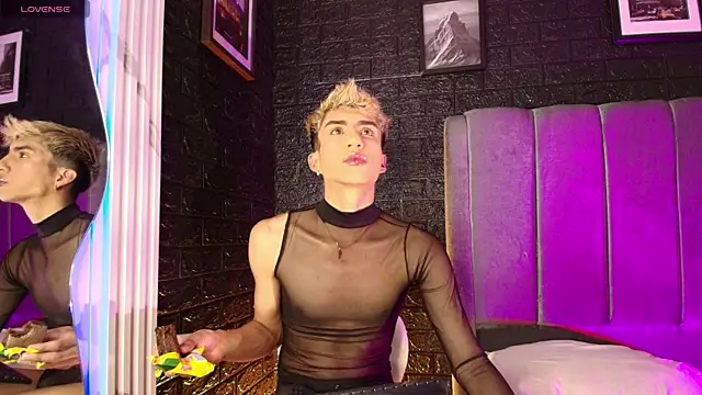 Snapshot of Erick_Velveth chatting on 11/02/25, 09:39 Erick Velveth online show from 11/02/25, 09:39