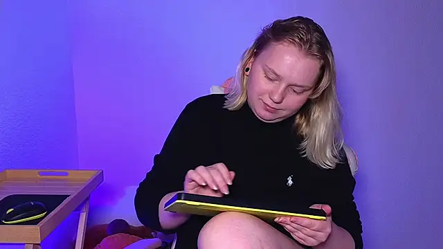 Snapshot of lame_cat chatting on 09/28/25, 12:05 lame cat online show from 09/28/25, 12:05