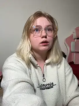 Snapshot of lame_cat chatting on 10/18/25, 01:08 lame cat online show from 10/18/25, 01:08